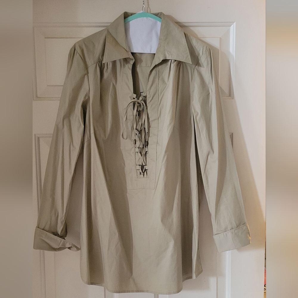 Zoe D. Ladies LaceUp blouse